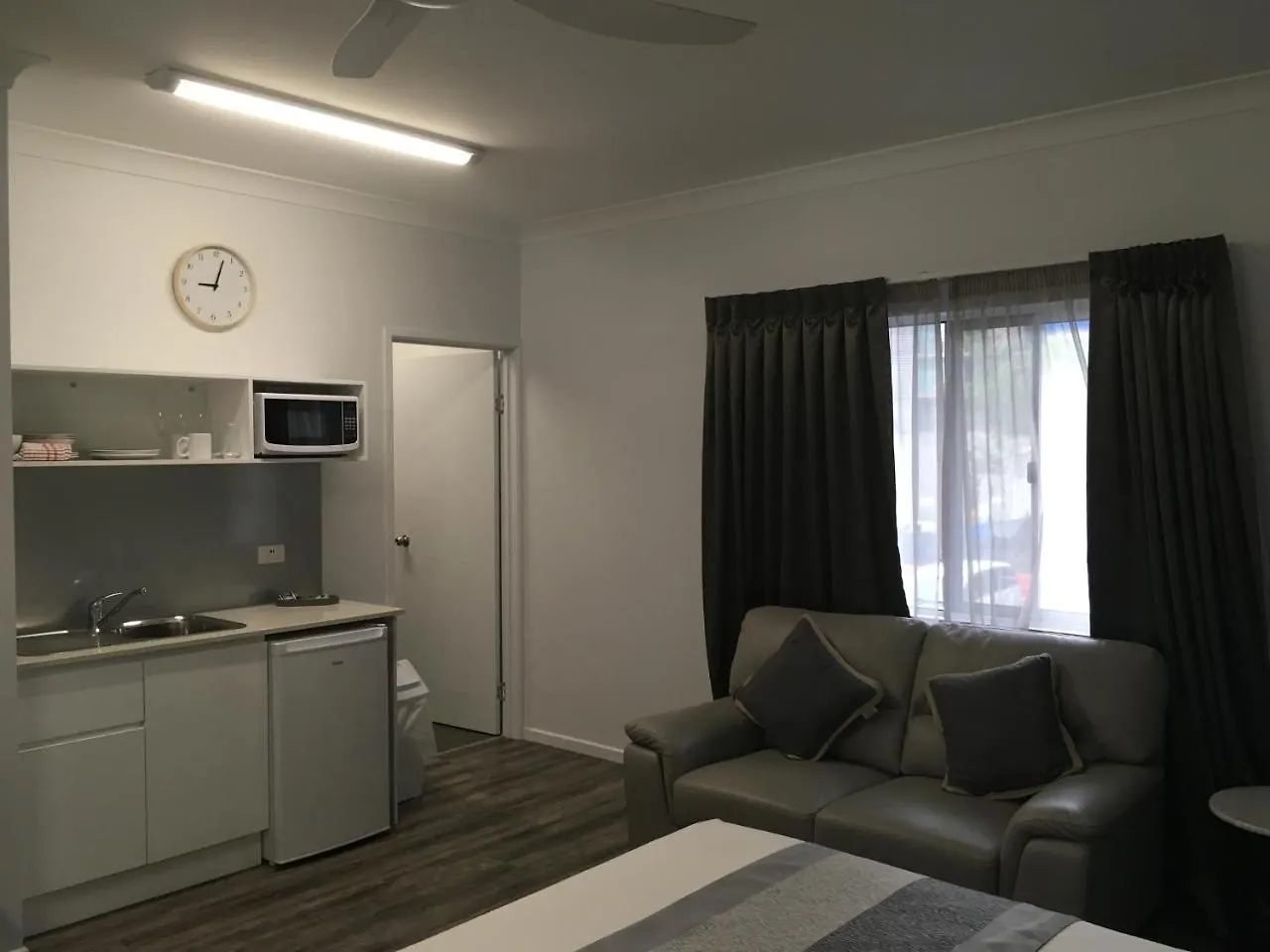 Escape On Lake Cairns Hotel