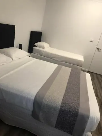 Hotel Escape On Lake Cairns