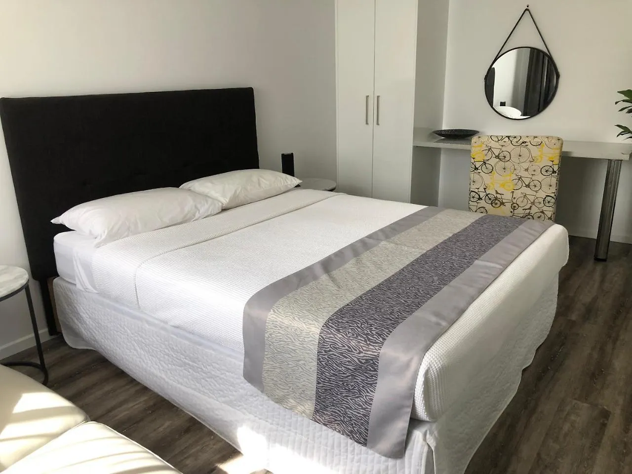 Hotel Escape On Lake Cairns